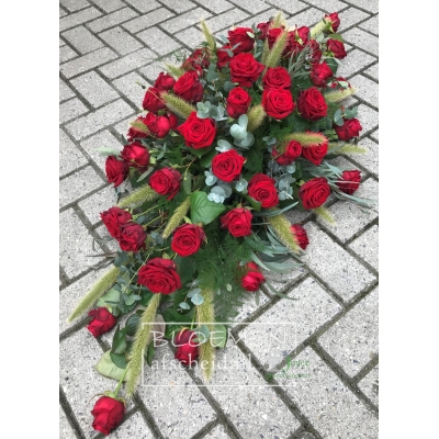 Langwerpig rozen-arrangement 